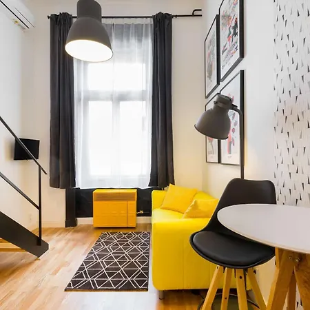 Apartment Location - Vibrant Downtown Escape *