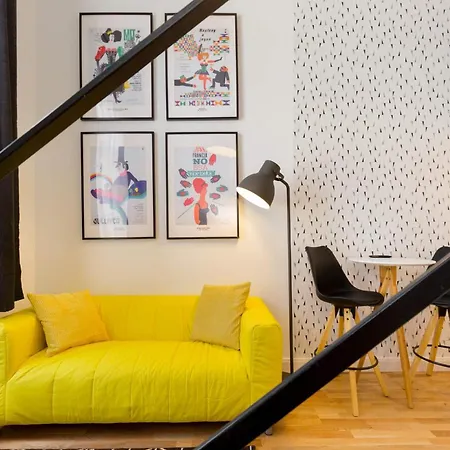 Location - Vibrant Downtown Escape *
