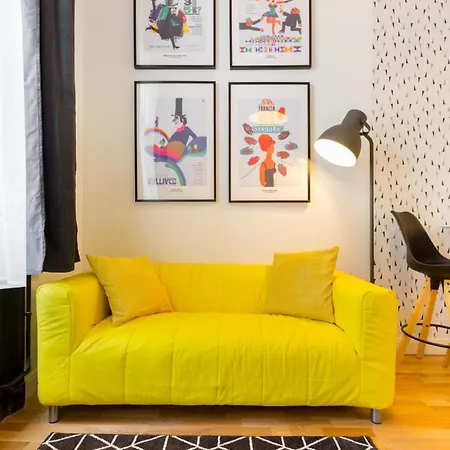 Location - Vibrant Downtown Escape