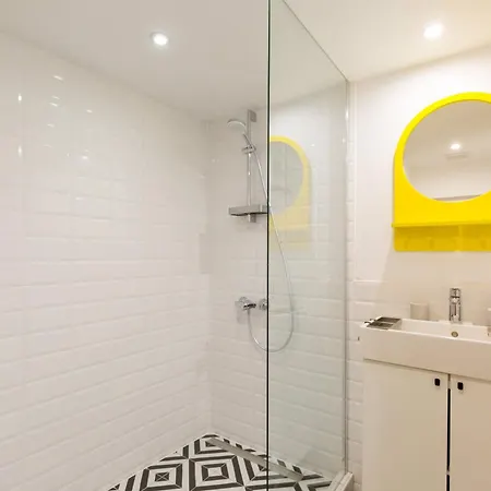 Location - Vibrant Downtown Escape