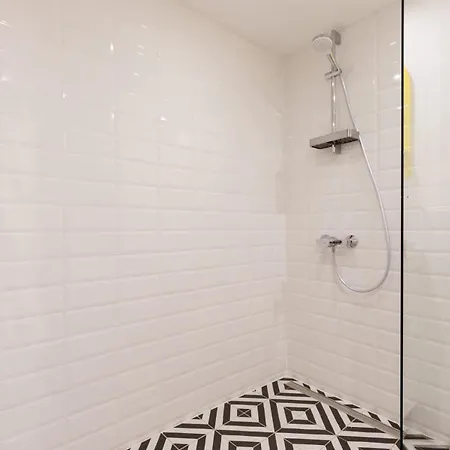 Location - Vibrant Downtown Escape Apartment Budapest